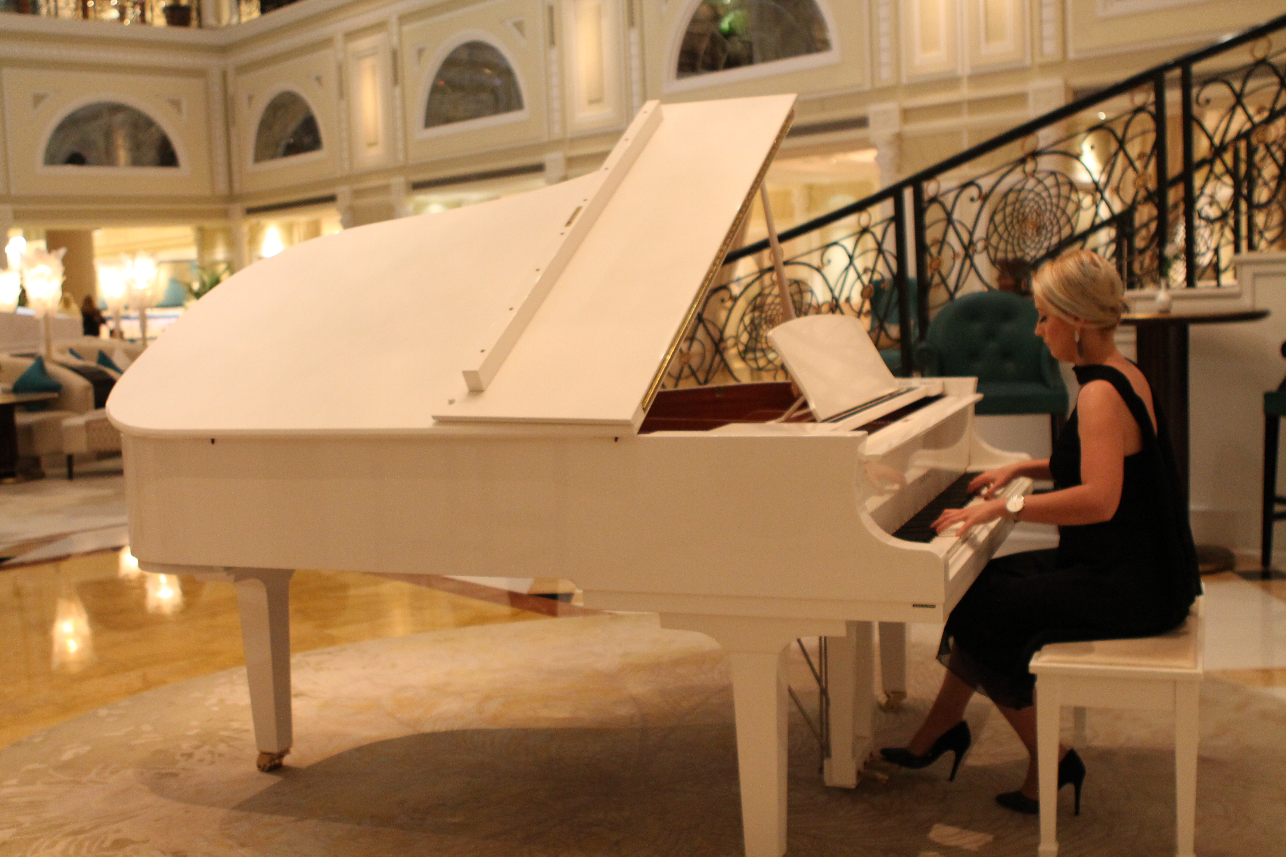 Live pianist and singer for Special Occasions